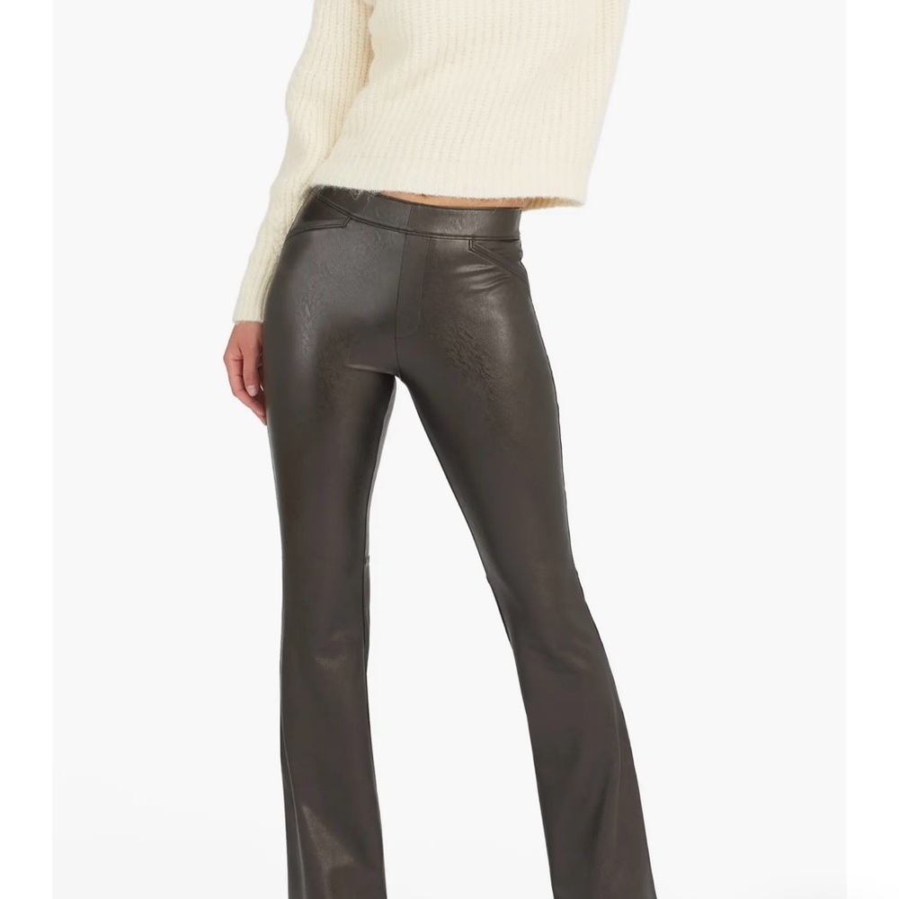 SPANX Women's Black Faux Leather Flare Pull-On Pants - Medium (6/8) - Like New